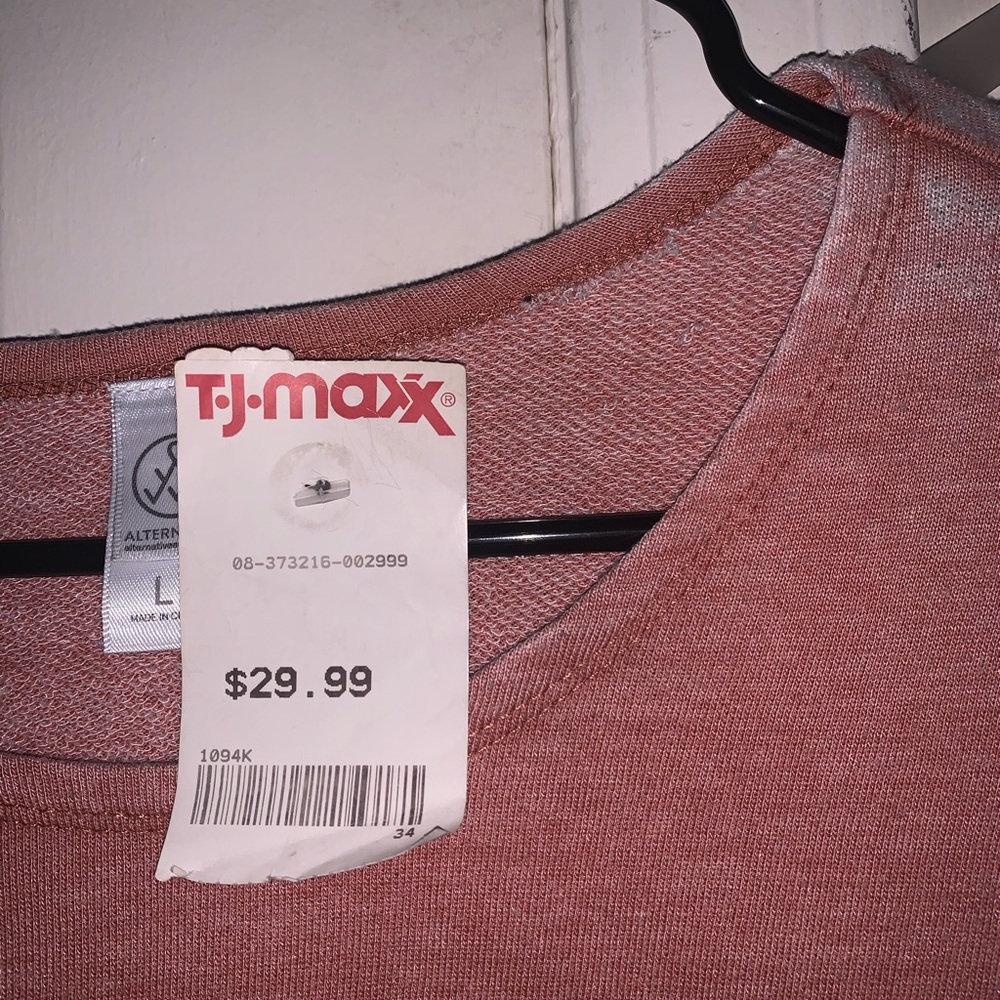 Long sleeve; tie sleeve